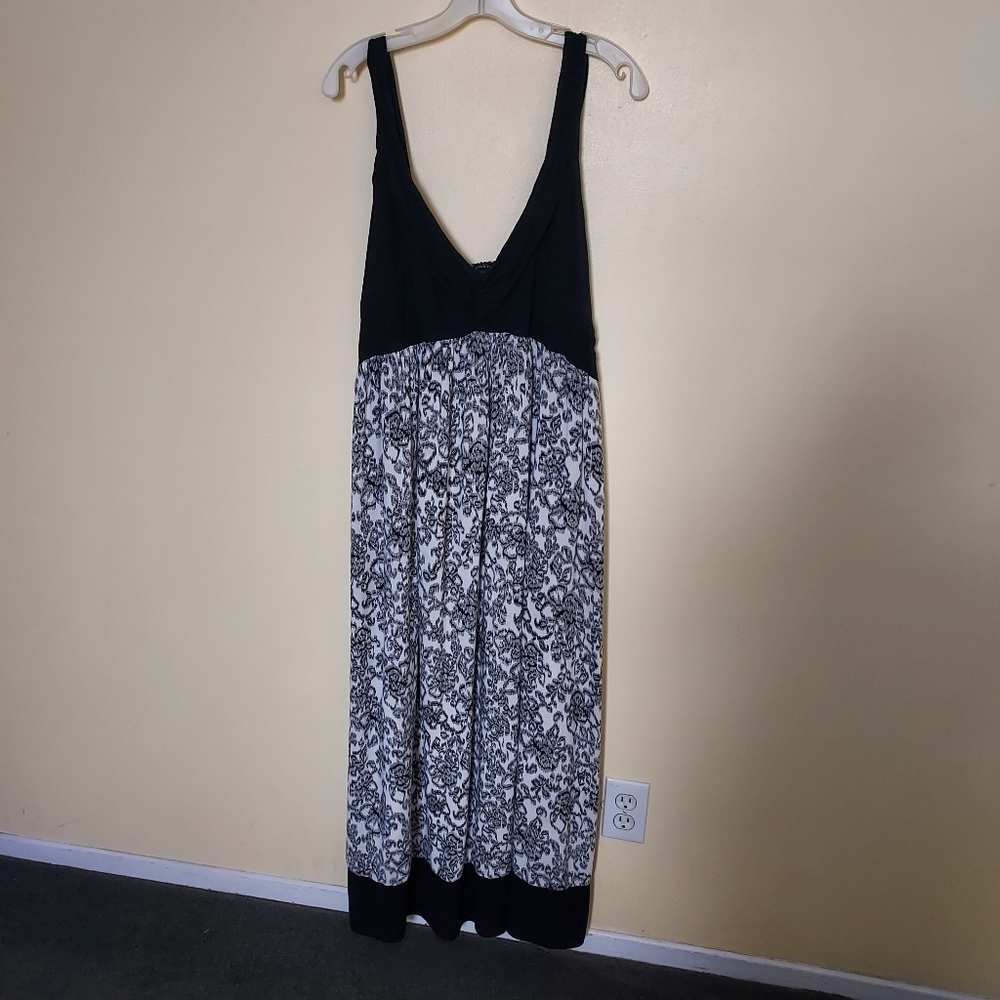 Mlle Gabrielle Rayon Black & White Abstract Floral Maxi Dress 3X Relaxed Fit